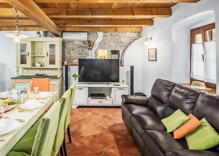 By Interhome Vikendica